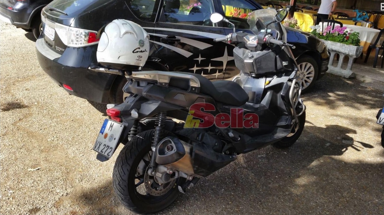 上週被拍到的混種大羊又流出更多照片，車上的某些跡象告訴我們這輛車可能是出自BMW 之手