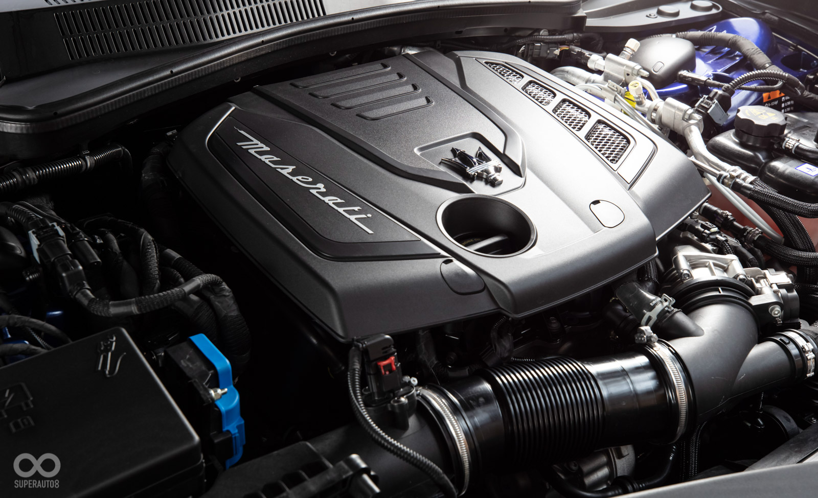 Ghibli GT搭載Maserati自主研發的高效混能動力系統,擁有330匹馬力及450牛頓米的豐沛輸出,飽滿迅捷的低轉速扭力更提供輕快靈巧的駕馭感受