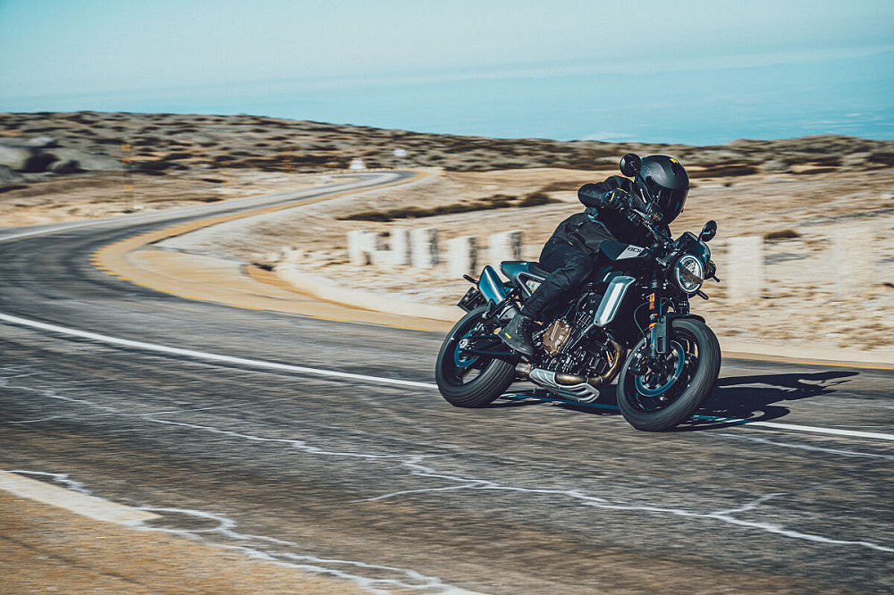 Husqvarna最近推出了全新的Svarepilen 801