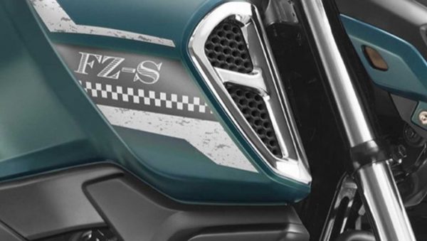 非常有肌肉感的車頭進氣孔，加入鍍鉻件點綴