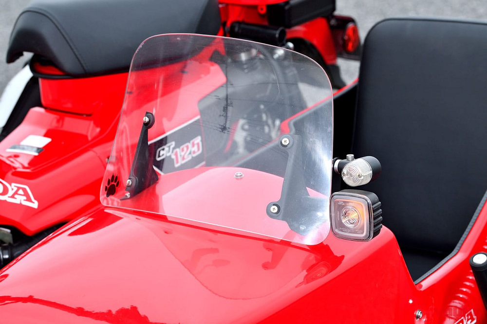 邊車還提供了小風鏡可以選配