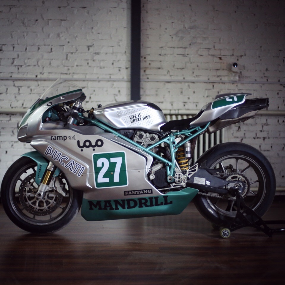 不止是復古風格，MG 也有接手較現代的仿賽車型