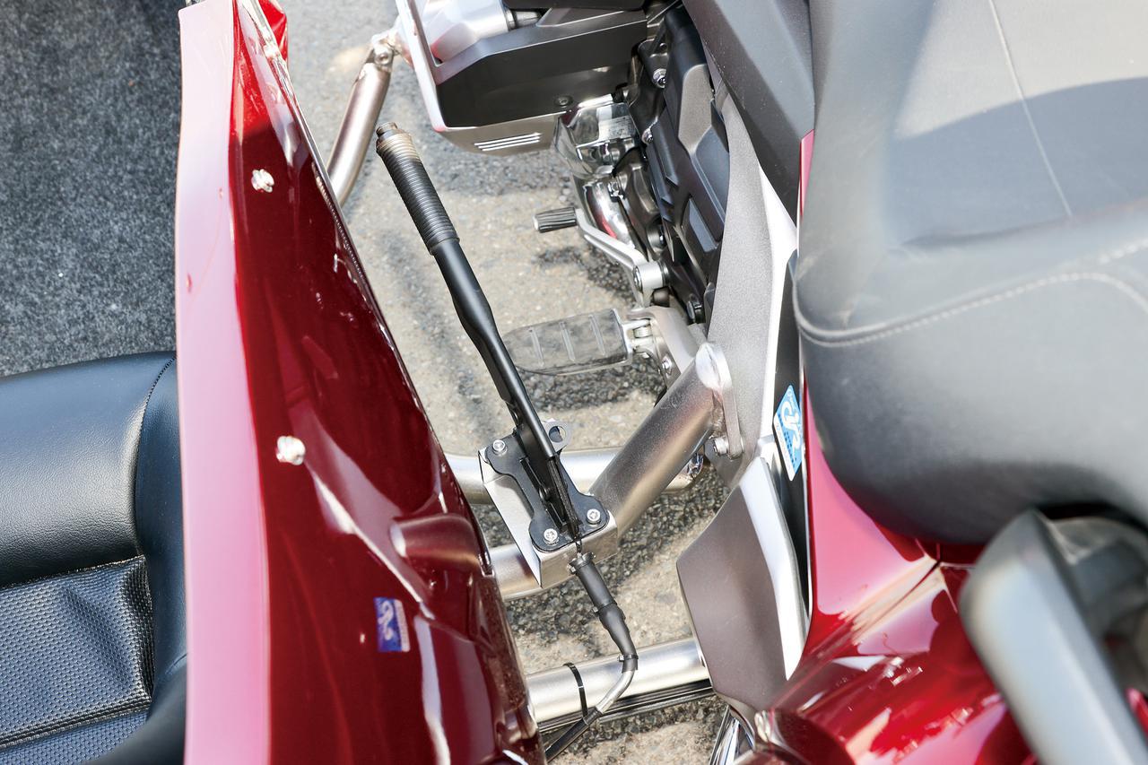 邊車與GOLDWING之間還額外選配有手煞車