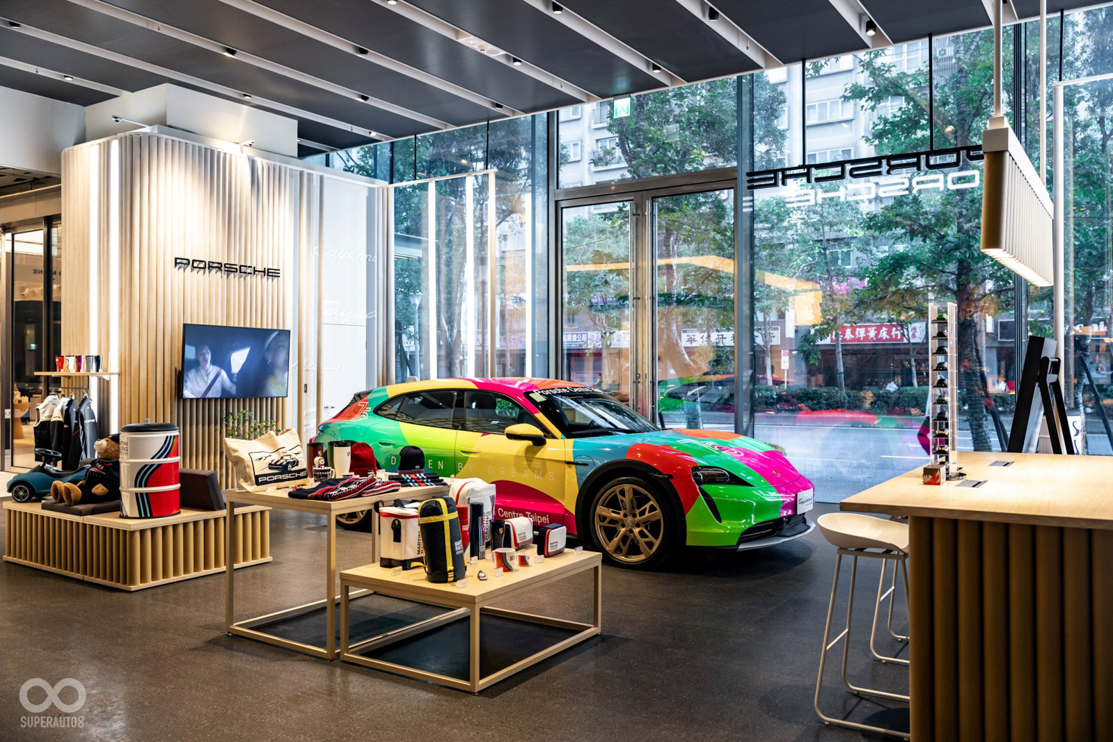打造保時捷全新品牌體驗的時尚新空間 Porsche NOW 全新型態概念店於台北市中心盛大開幕 | SUPERMOTO8