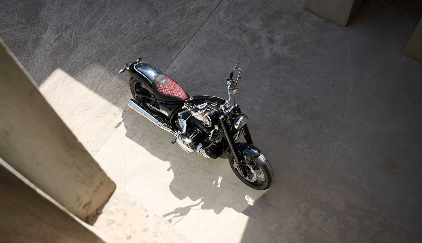 鑽石壓花的雙色座墊也是紀念版本的一大看點