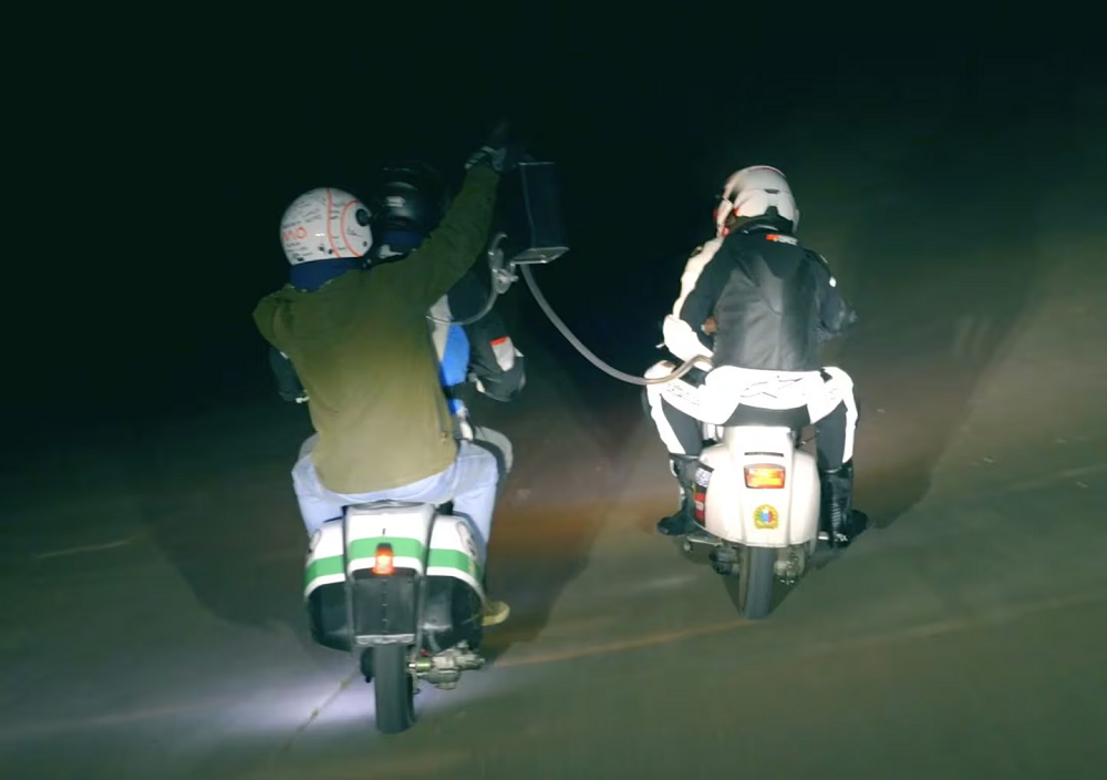 就連加油的過程也沒有停下車輛,雖然這款車型已經45歲,但還是成為了最新的紀錄保持車款