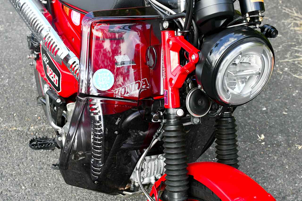 Honda CT125少了Super Cub的擋板設計，這次也將他補上了