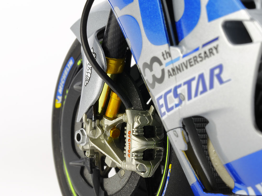 BREMBO的煞車卡鉗,上面也有散熱鰭片