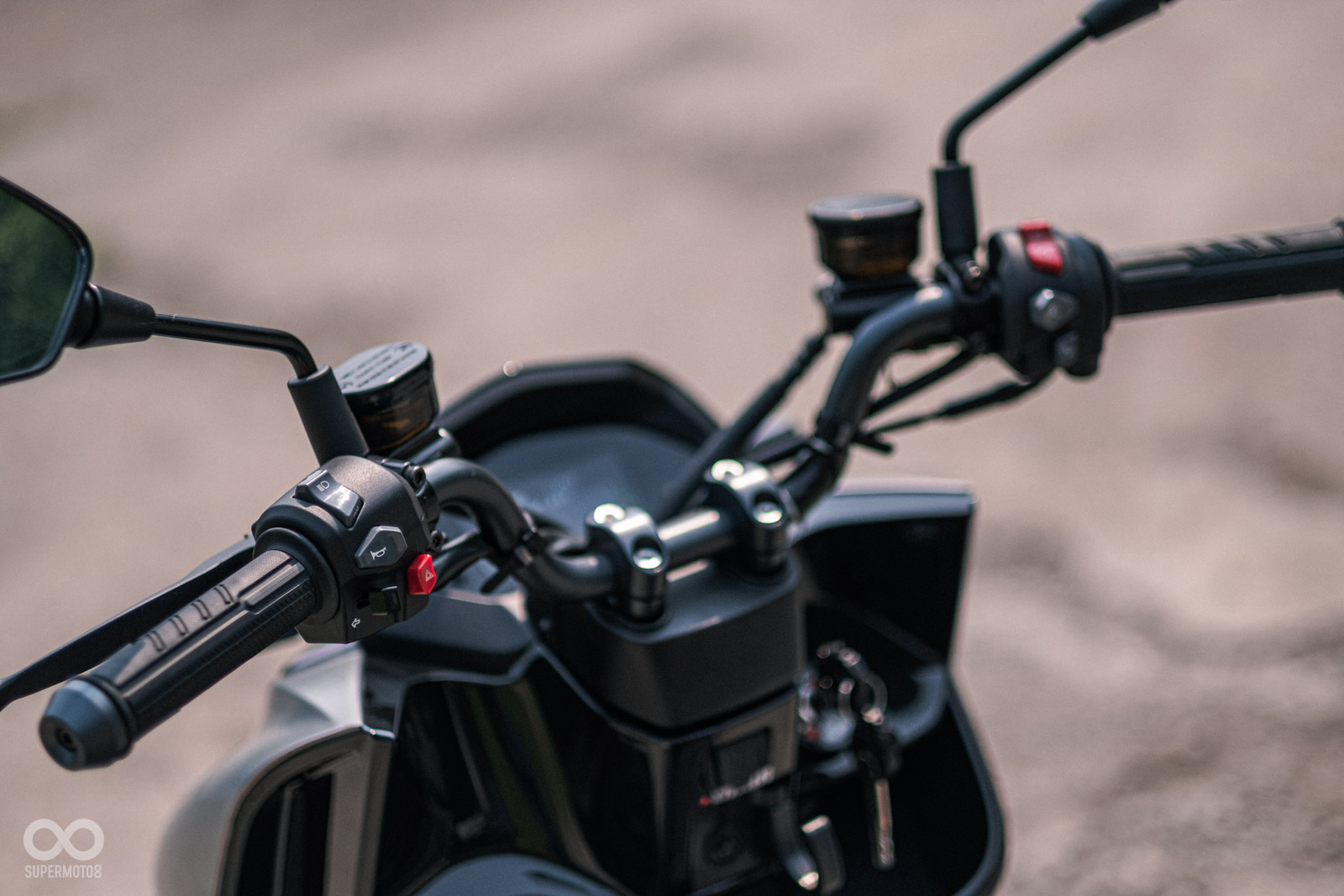 手把使用裸把設計