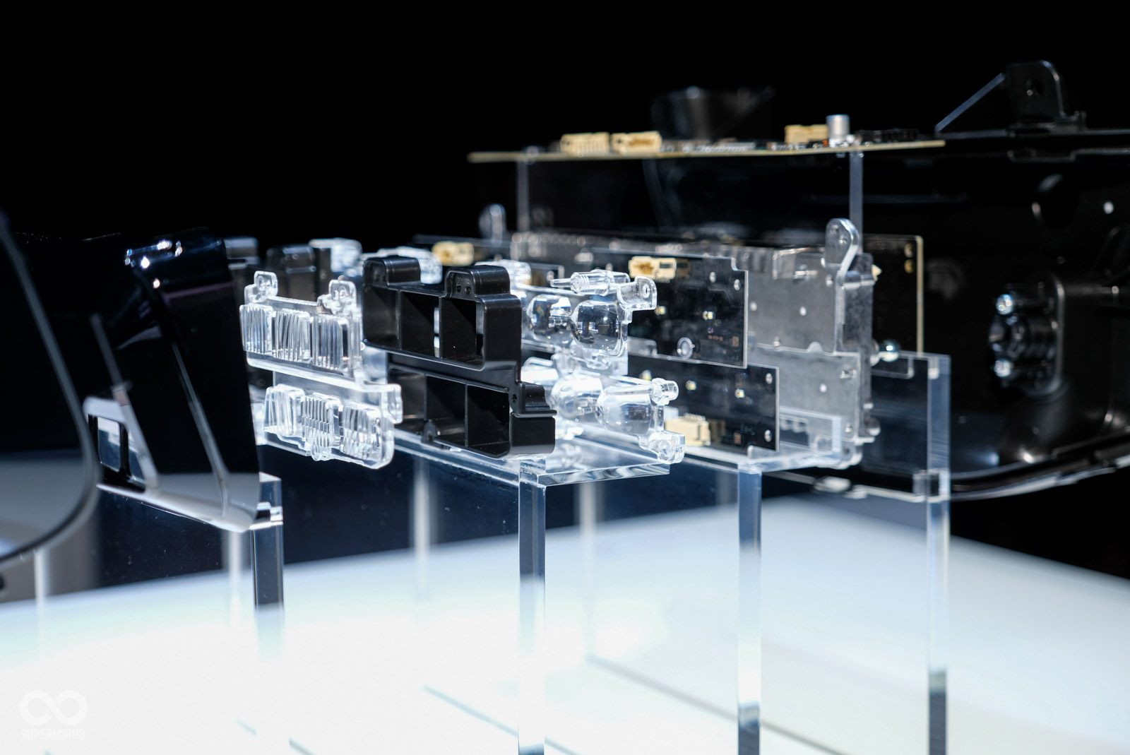 Gogoro強調他們的系統可以獨立控制每顆燈珠的啟閉