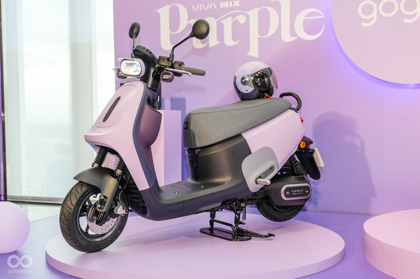 透過不同深度紫色營造神秘感