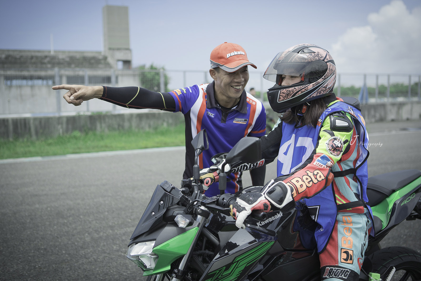 視線與車行動線有著絕對關係，眼到車到的練習需要精進。