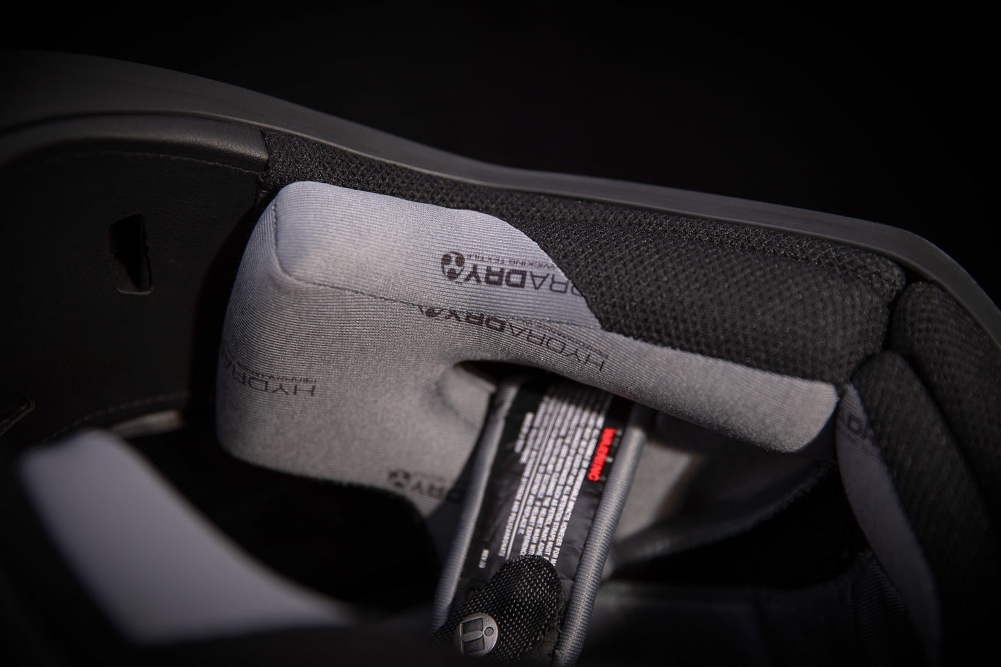 HydraDry內襯讓騎士擁有更為涼爽的觸感