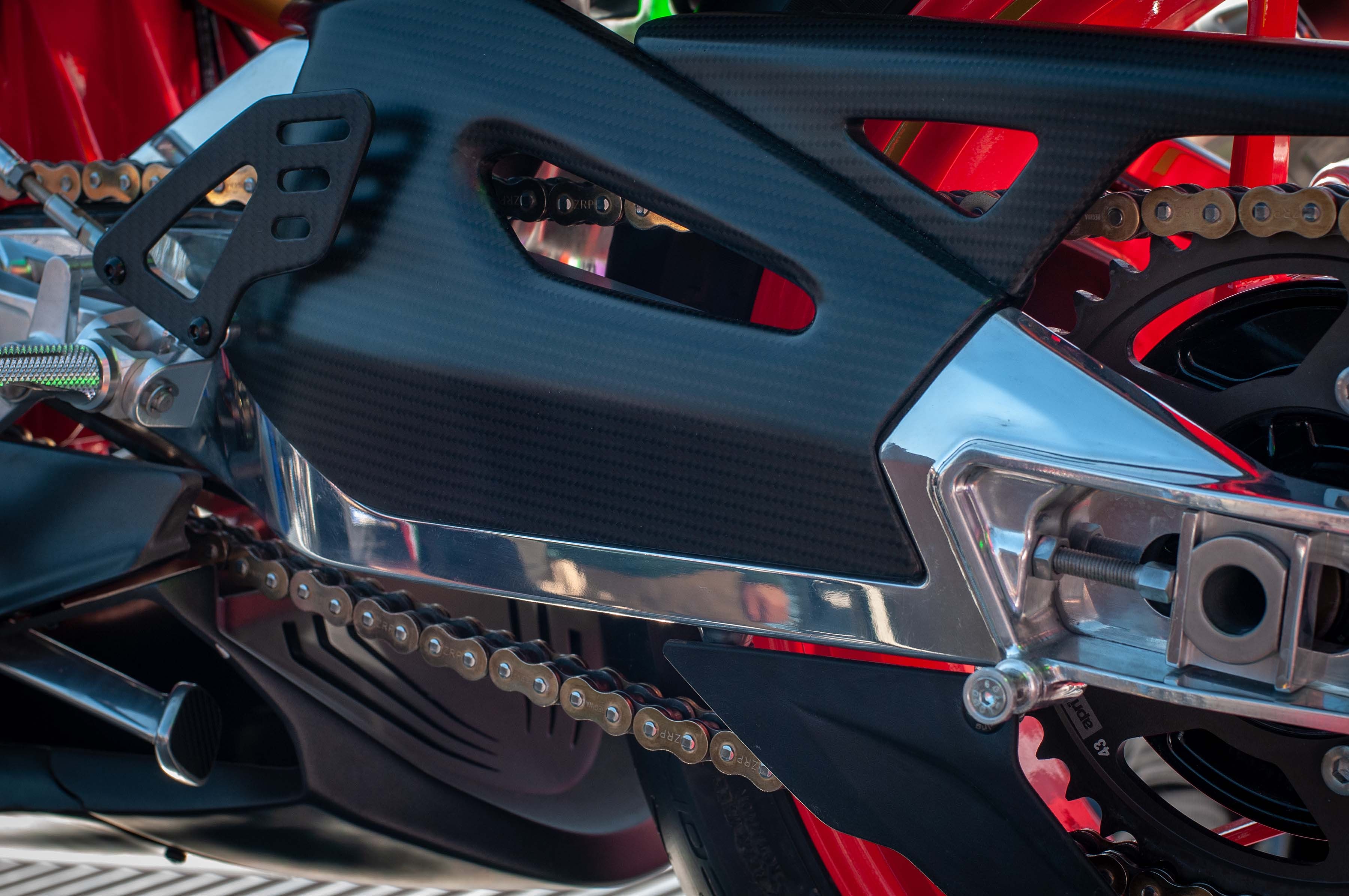 搖臂也是複合材。