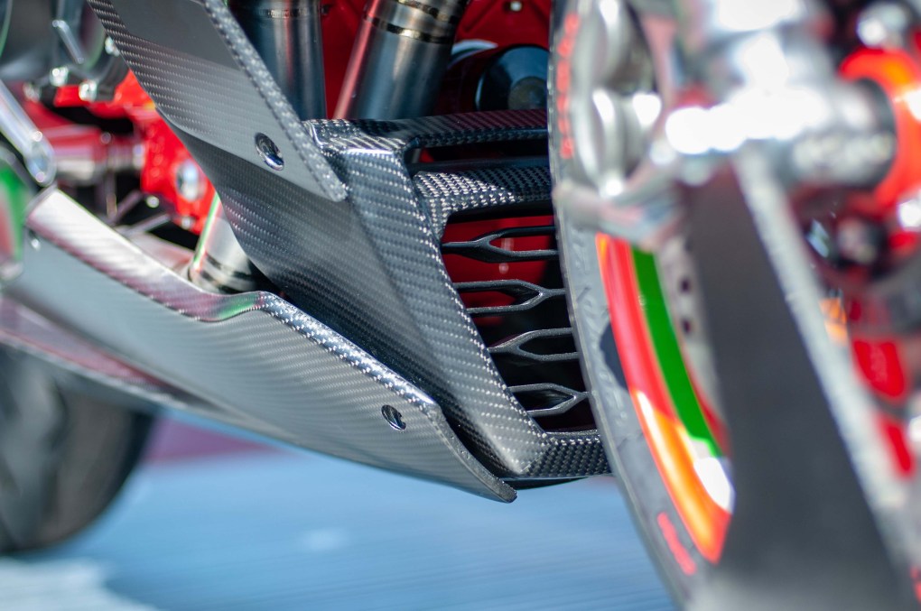 連下導流板也有許多空力設計疊層