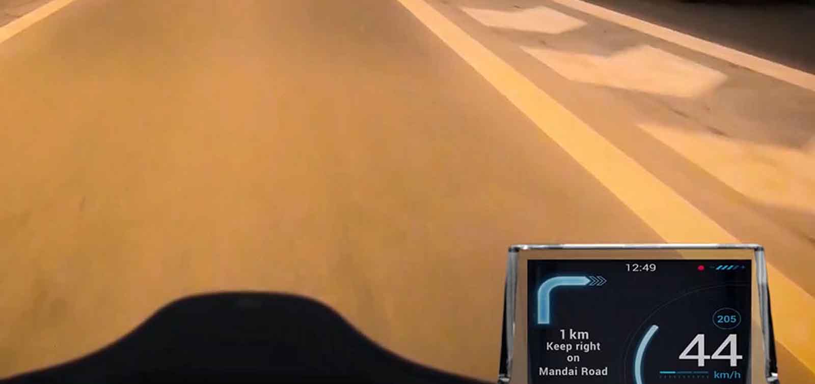 前鏡頭的拍攝畫質最高可達到1080P,而抬頭顯示器的畫面也相當簡單清晰