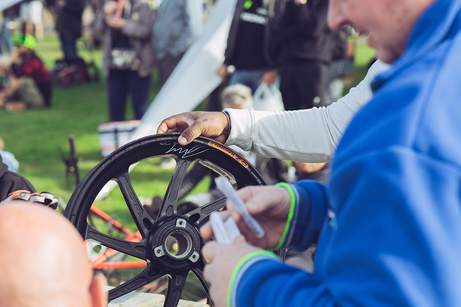 Two Wheels for Life慈善拍賣往年都有很多MotoGP收藏品會拿出來拍賣