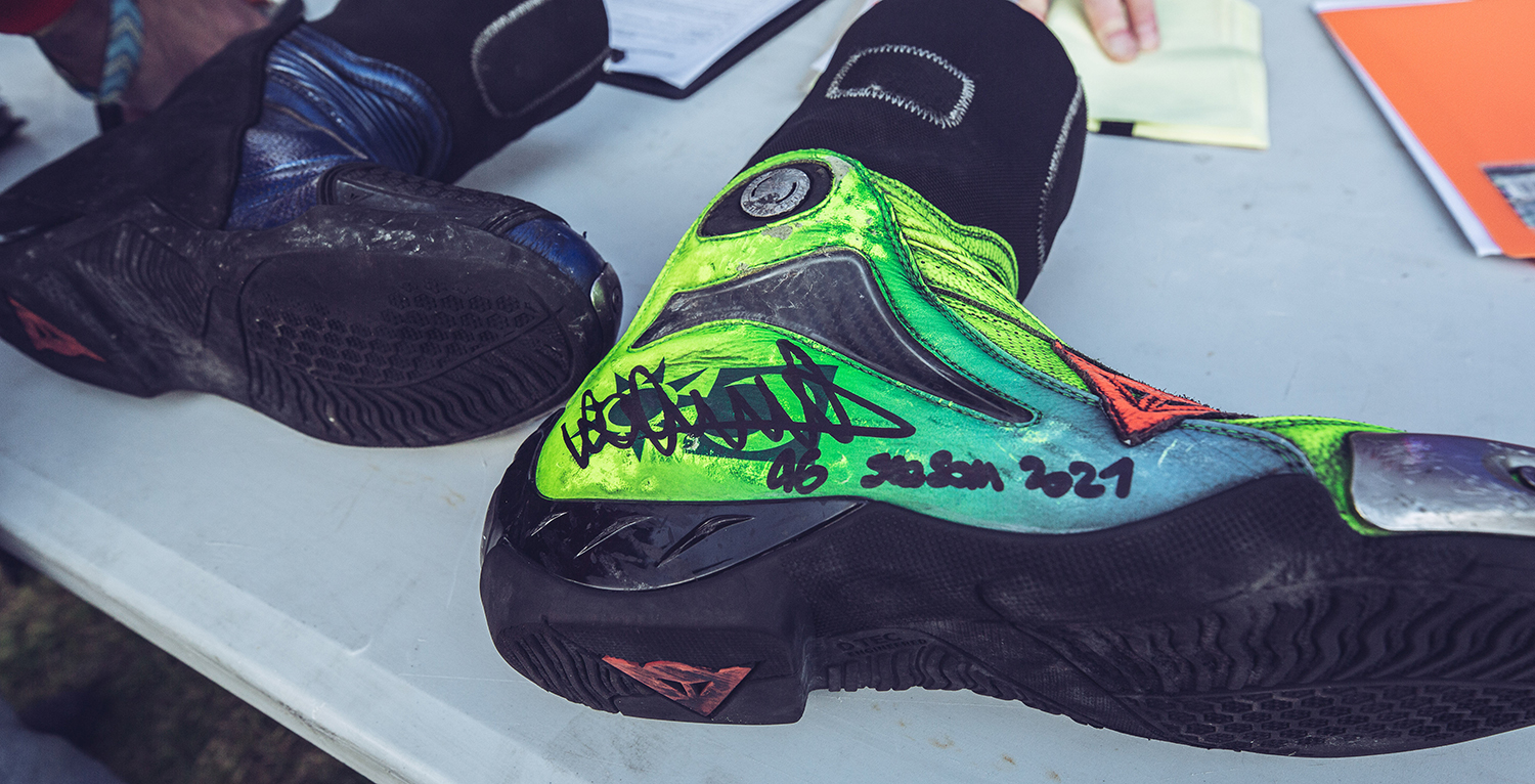 車靴、手套、滑塊都是許多粉絲挖寶的好地方