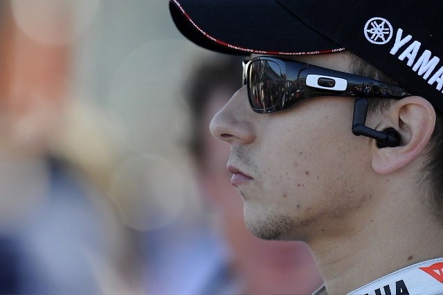 LORENZO就曾經為第一代OAKLEY MP3太陽眼鏡代言,在比賽前常見到他配戴這款太陽眼鏡