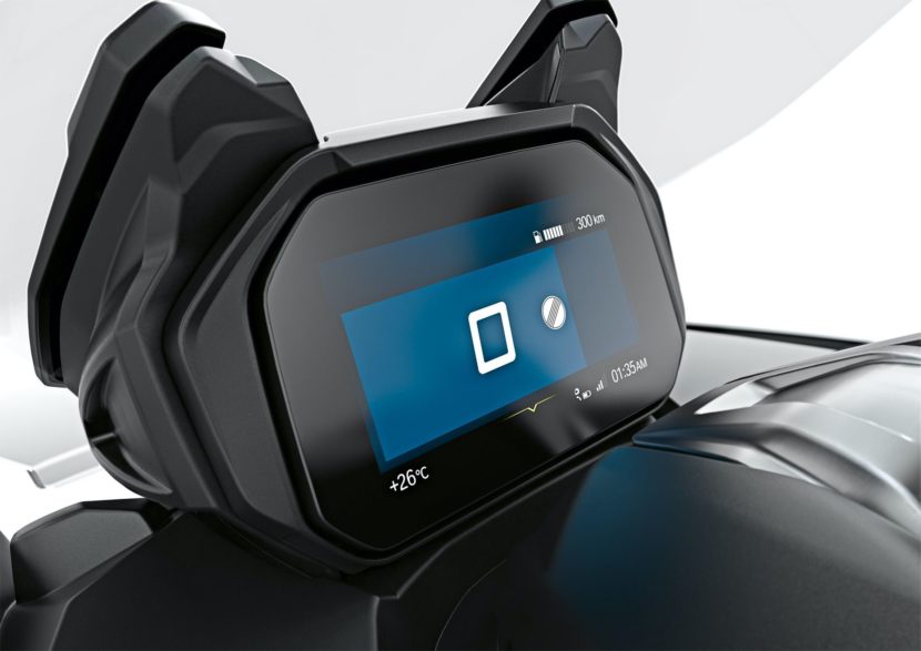 6.5英寸的全彩TFT儀表提供車上娛樂的功能