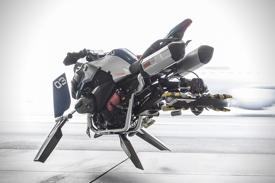 飛行器後方的螺旋推進器的動力軸就是原來的傳動軸,並且配上由輪框重新製作的螺旋槳