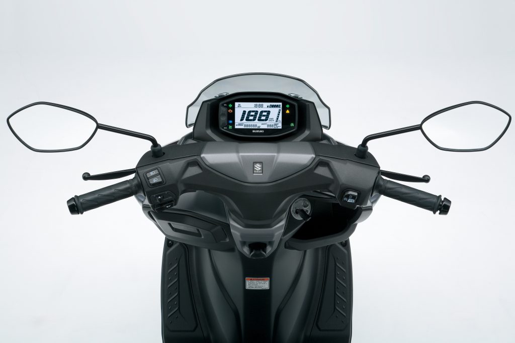儀表使用和GSX-R150有些類似的單色液晶儀表