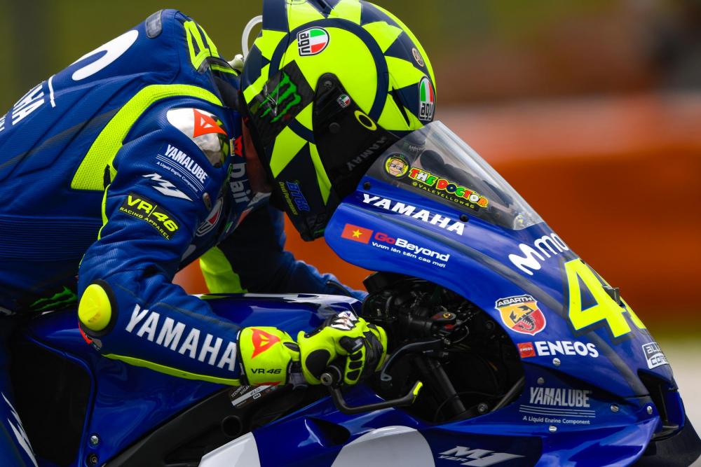 「老實說,比起後輪,整場比賽我更擔心我的前輪,但當後輪滑移的太多,車輛也跟著轉倒。」