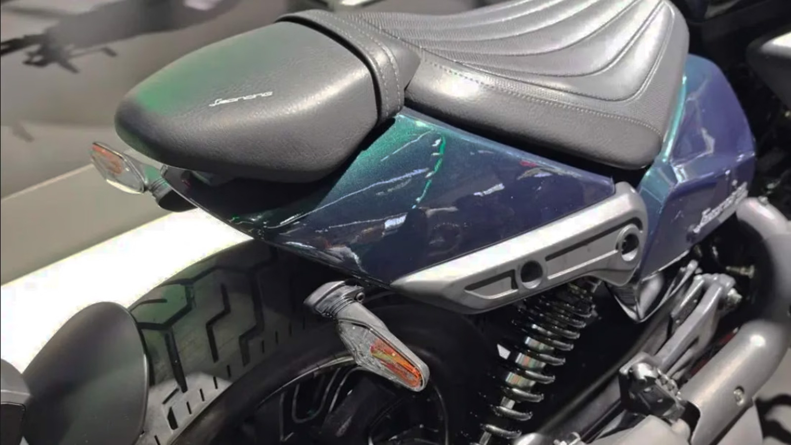 厚實的短車尾設定,看上去非常霸氣