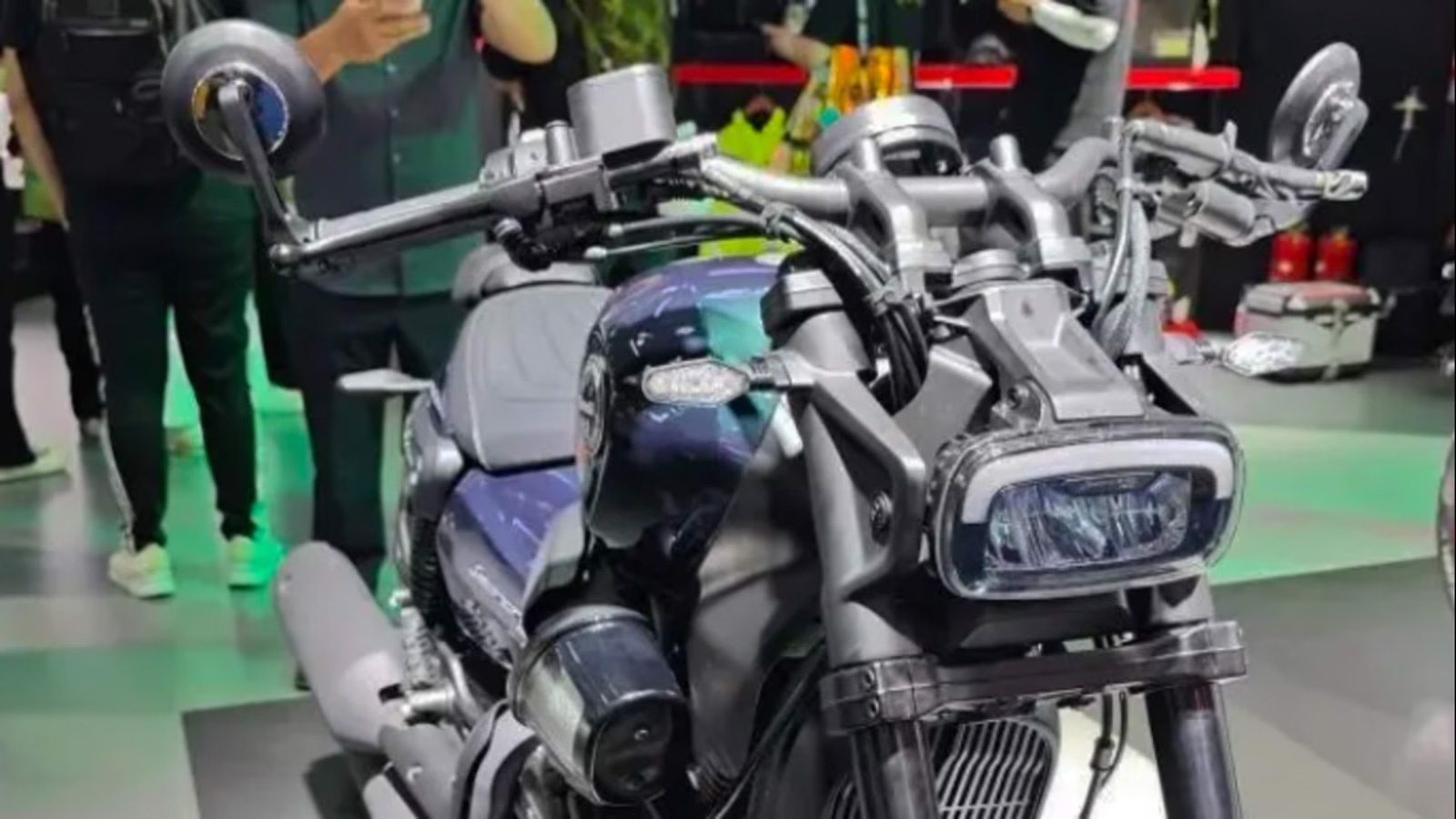 橢圓形的大燈設計相當特別