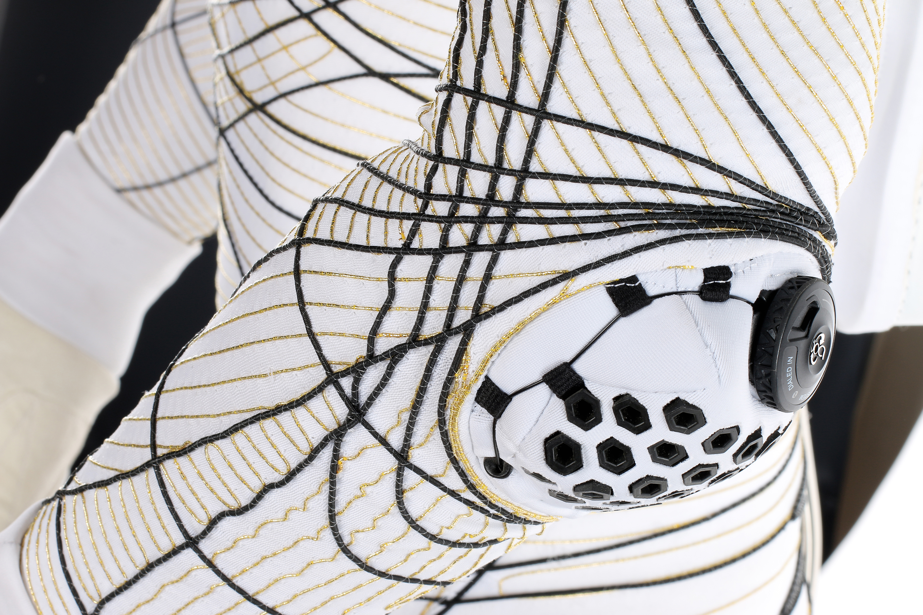 線與線之間不相互連結,使全身的壓力盡可能維持恆定