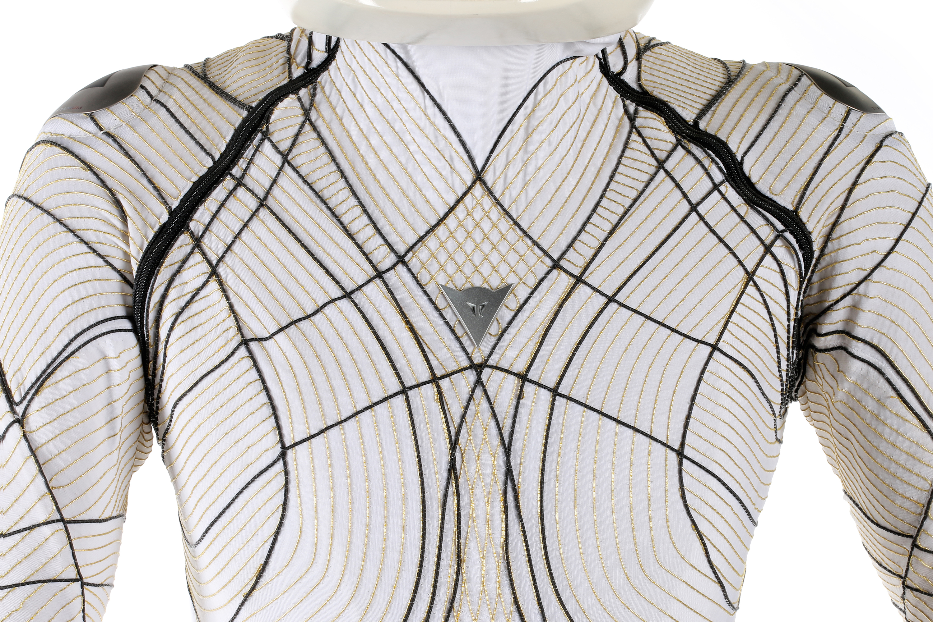 BioSuit的紡織線依人體的肌肉紋理編織,減少對活動的干擾