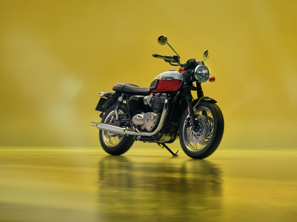 T120的水晶白和蔓越莓紅,營造出濃郁的英倫老味