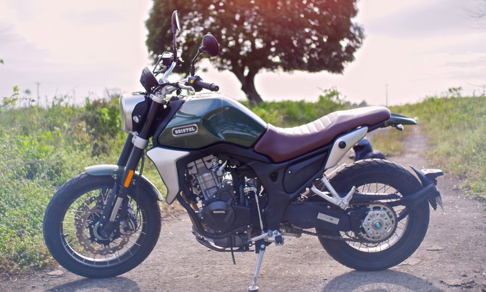 Jawa RVR500/Bristol Veloce 500的外型設計能看到不少HONDA Neo Cafe家族的影子