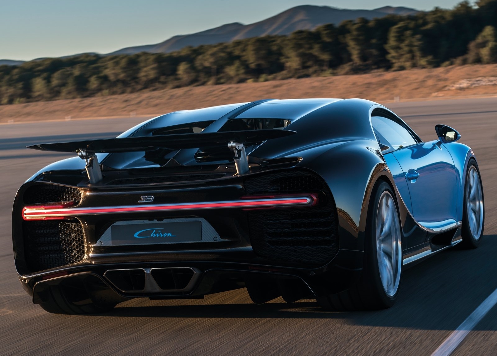 在Airbrake的模式下,尾翼會升起幫助煞車