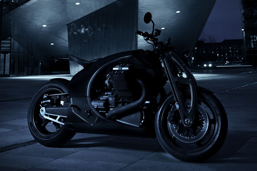 創立於愛沙尼亞的Renard是一間創立於1938年的車廠,然而在1944年3月的一場轟炸中被摧毀,直到2008年一群愛沙尼亞企業家,設計師和賽車工程師聯合起來恢復了Renard這個品牌