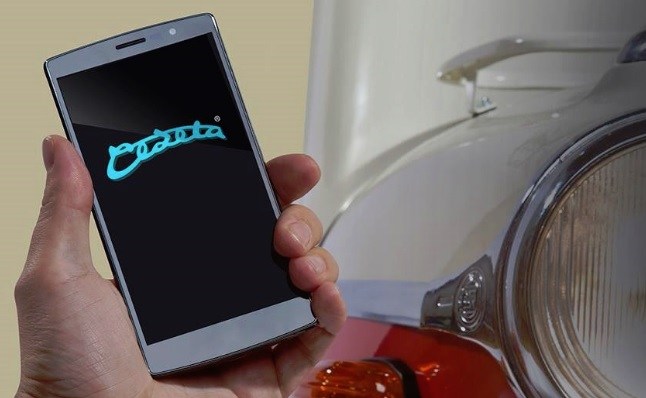 車主可透過App 來調整車輛的加速和極速參數,或將手機裡的音樂以藍芽傳到車上的喇叭播放,同時還能在程式內尋找最近的充電站位置,當電池電量過低時也會主動提醒車主