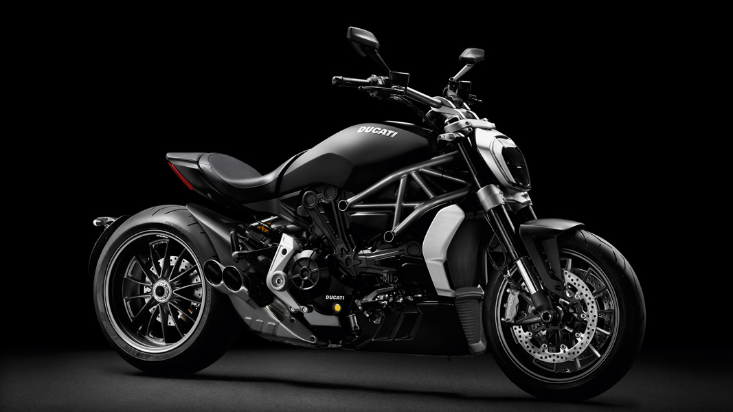 XDiavel 首次出現在2015年的米蘭車展,原廠以Diavel 為底,外型上賦予車輛更多的視覺張力,坐姿調整為美式風格,以高性能的跨界巡航車定位開創新格局