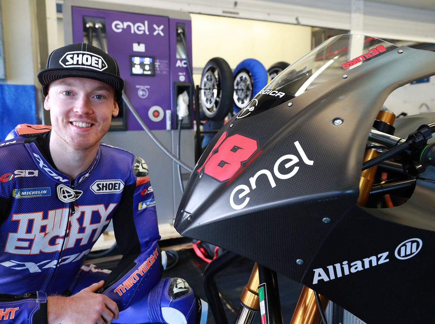 前MotoGP KTM廠隊車手,現役Aprilia測試車手、One Energy Racing車手Bradley Smith