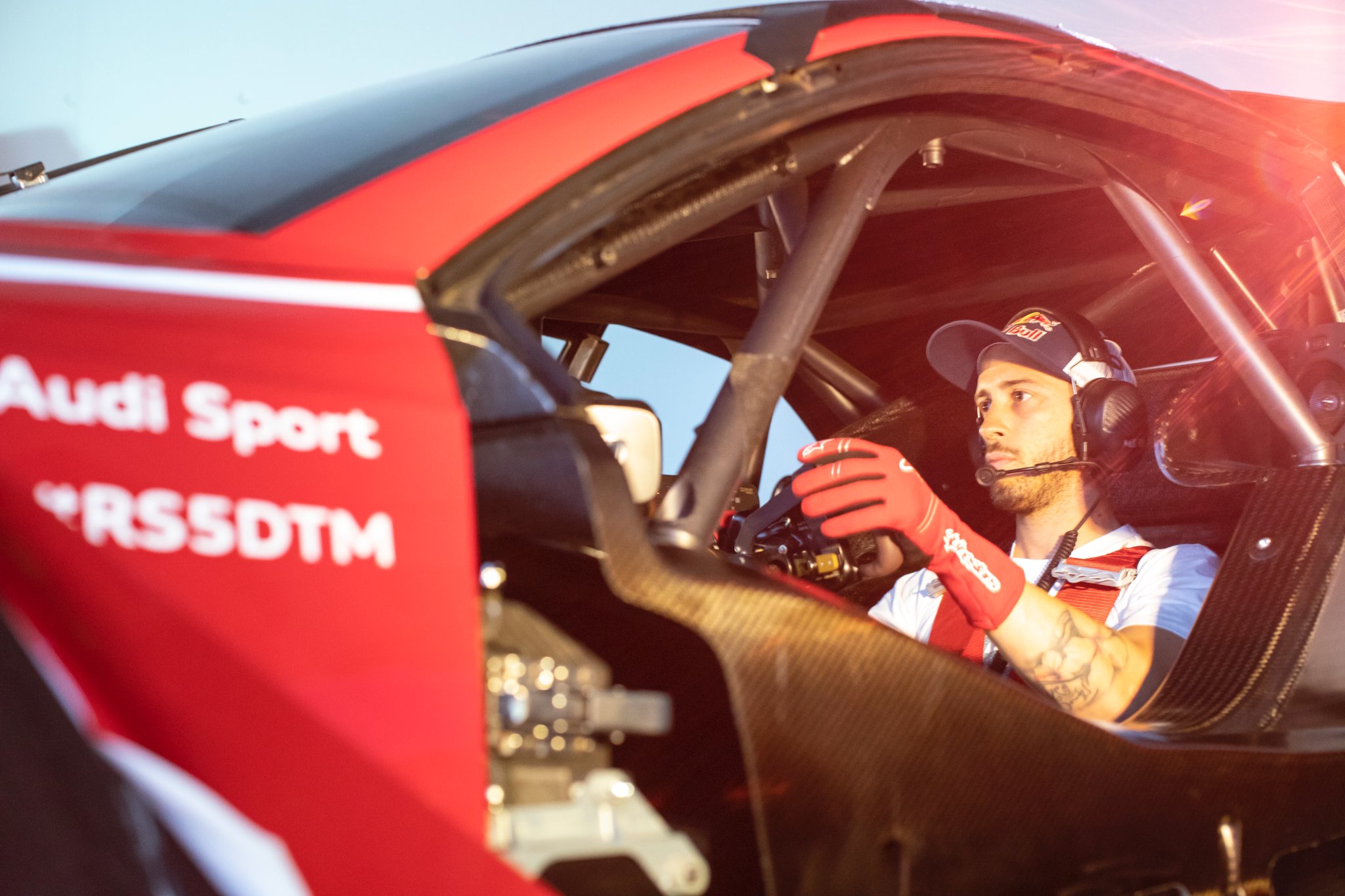 Dovizioso也在Jerez賽道測試結束後，迅速的進行他首次的Audi RS5 DTM賽車體驗。