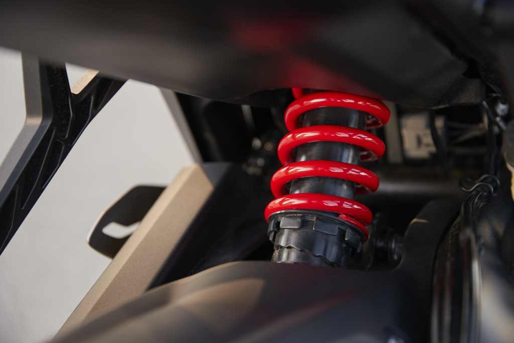 SHOWA中置單槍後避震，有預載可調