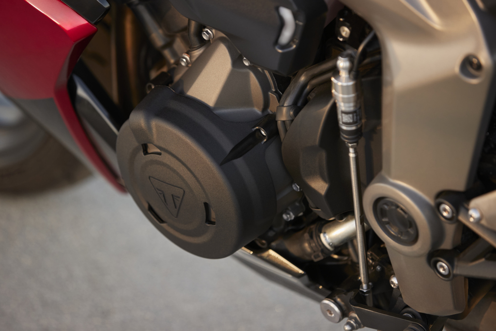 DAYTONA同樣具備豐富的電控系統，也可選配進退快排