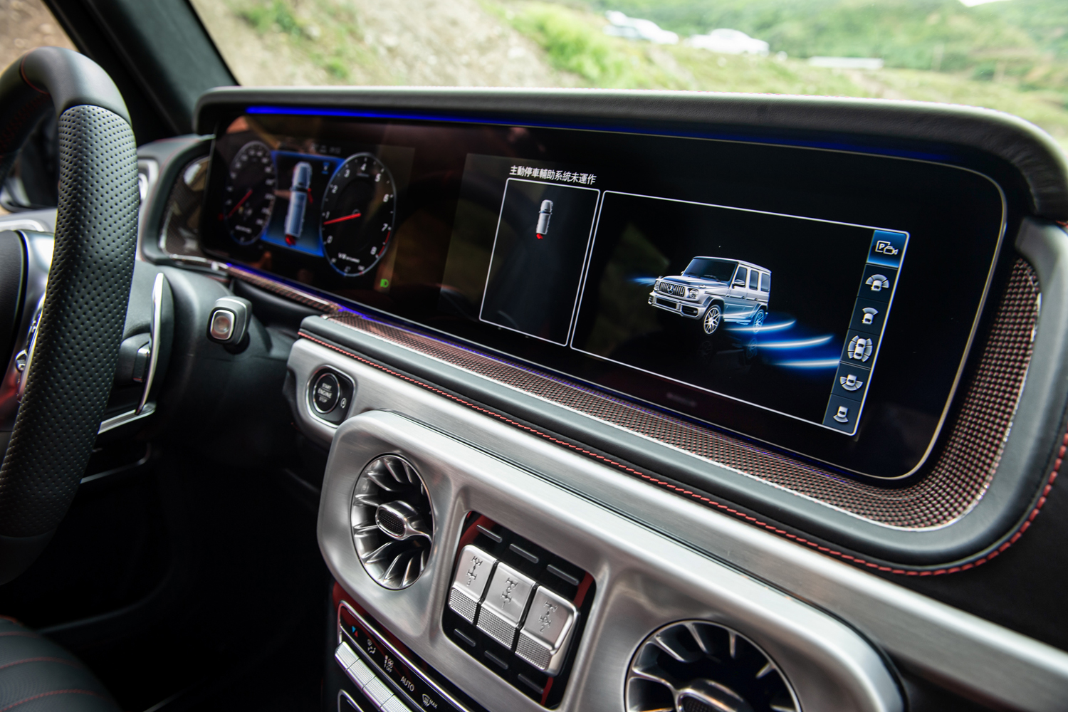 內裝換上了Mercedes-Benz家族全新的內裝風格