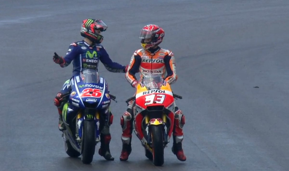 Viñales 和Marquez 在上周六德國站排位賽中一度發生碰撞,兩人還停下來交換語言了一下,事後Marquez 公開為此道歉,但Viñales 並不領情