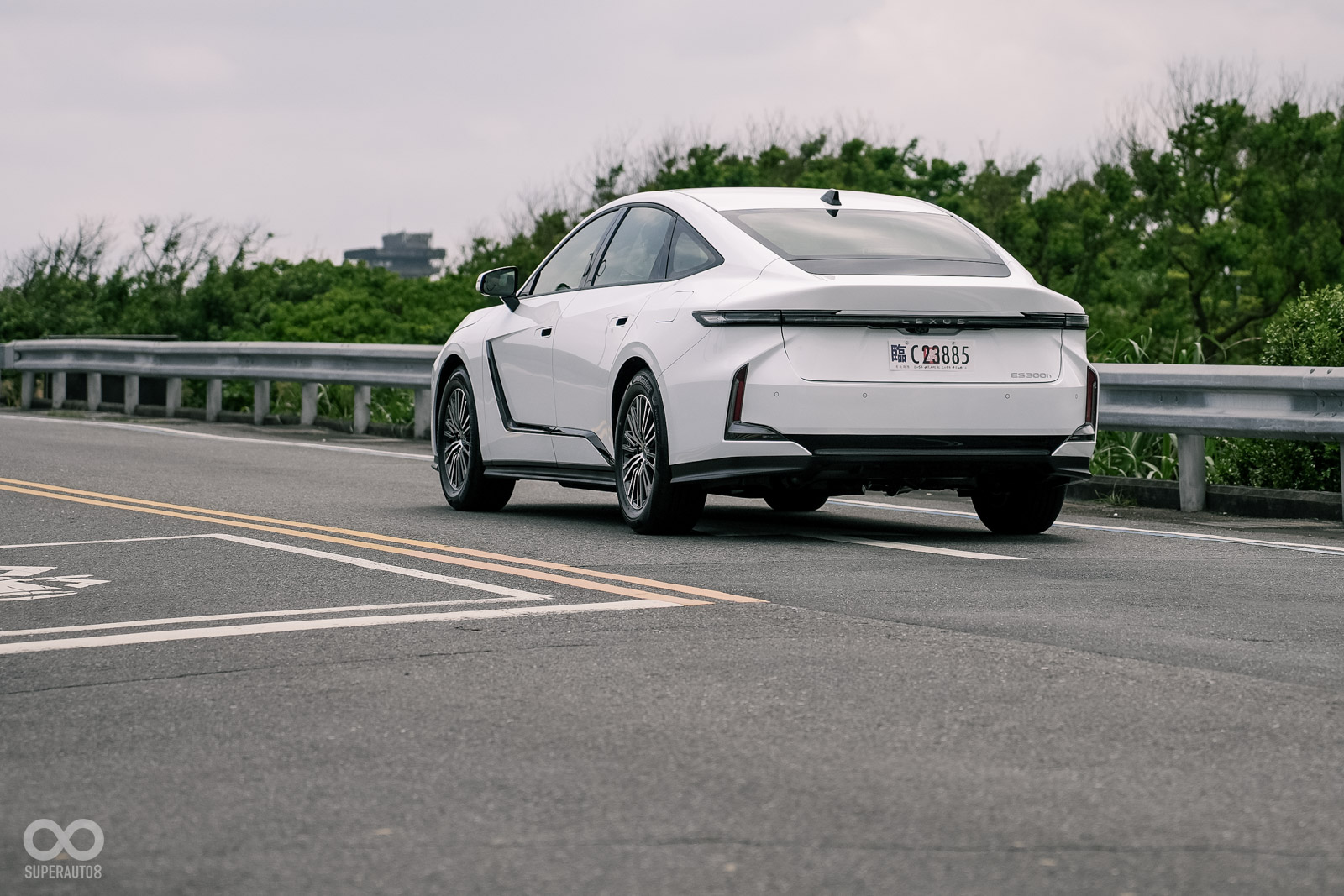 略微加高的車身、類斜背造型車尾風格、隱藏式車門把手，處處都是與眾不同的新鮮感