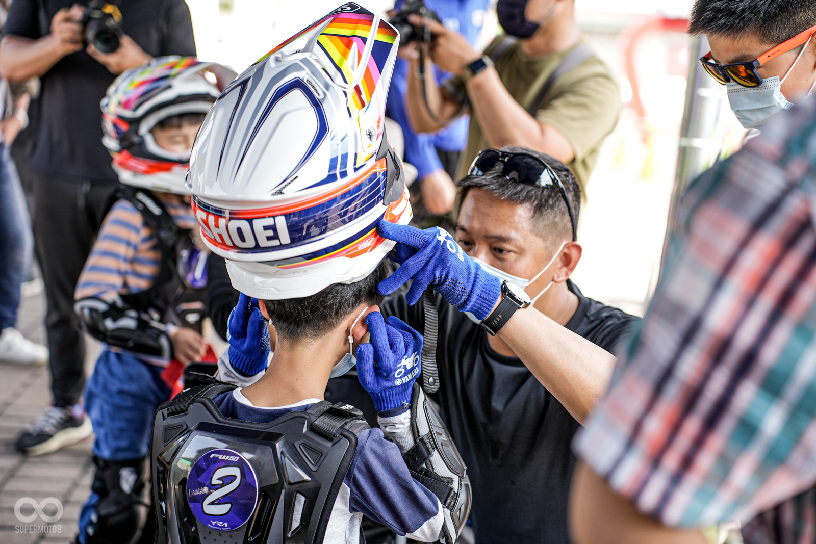 再次確認安全帽正確配戴及是否引響騎士視線