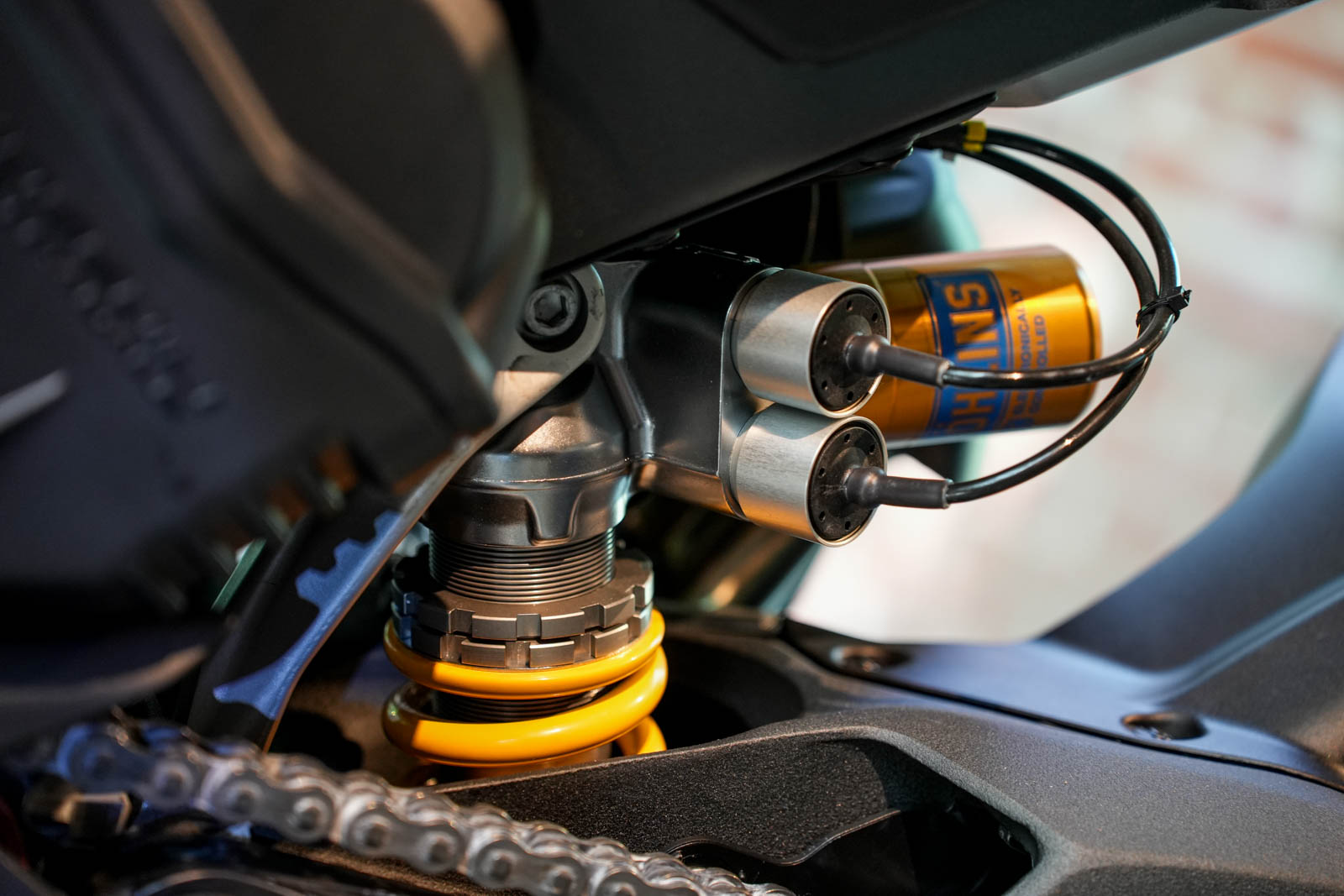 Ohlins Smart EC2.0半主動式電子懸吊系統