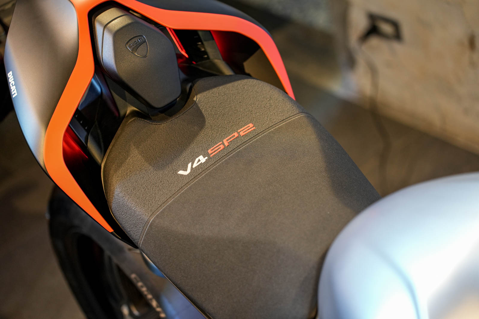 坐墊上也繡有SP2字樣