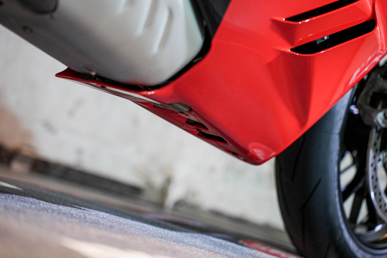 DUCATI特別針對整流罩的散系開孔進行優化