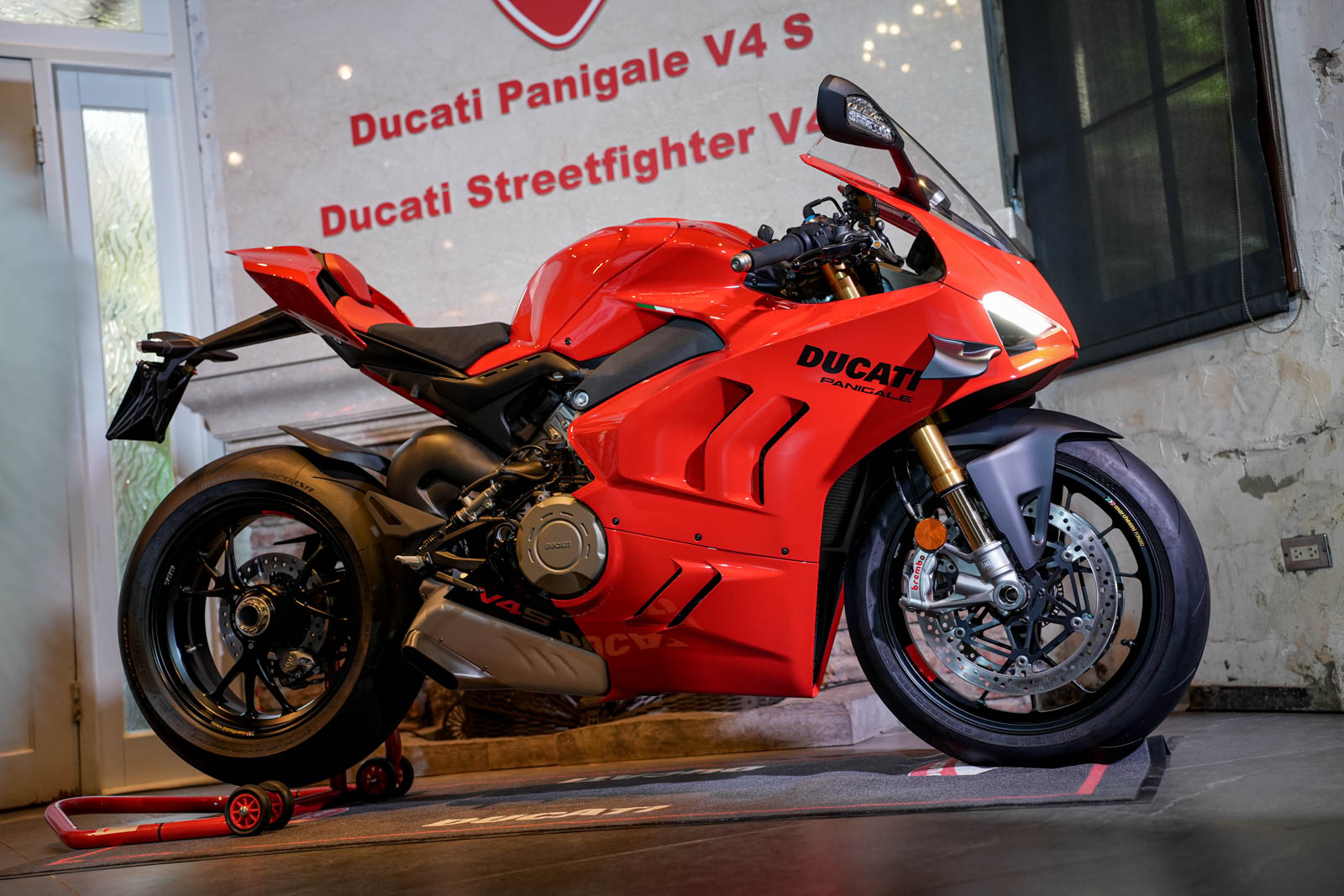 PANIGALE V4 S在外觀上沒有大幅度變化,但腹內、空力套件等部件獲得升級!