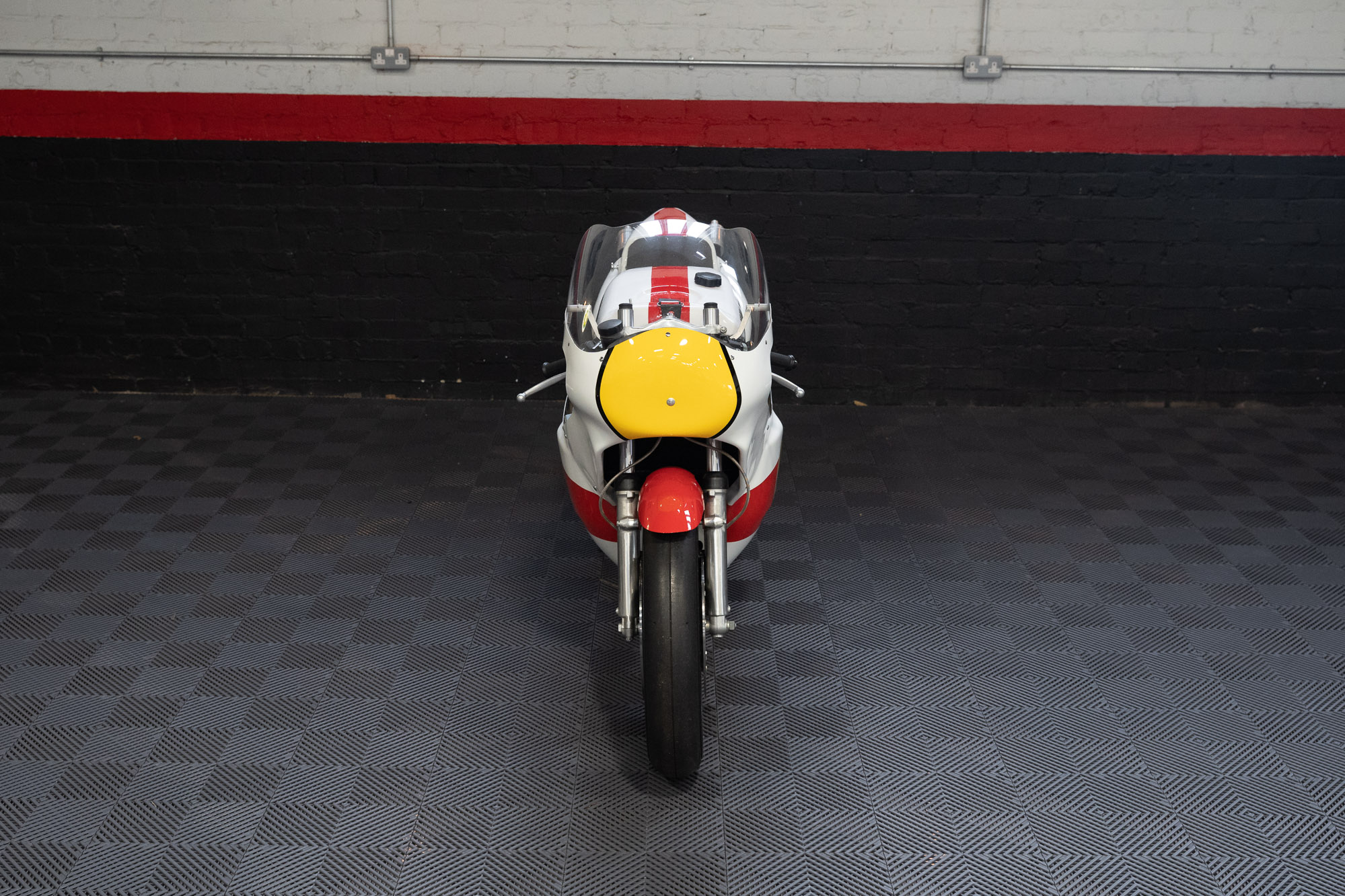 1982年的YAMAHA TZ500 GP工廠賽車海外拍賣中